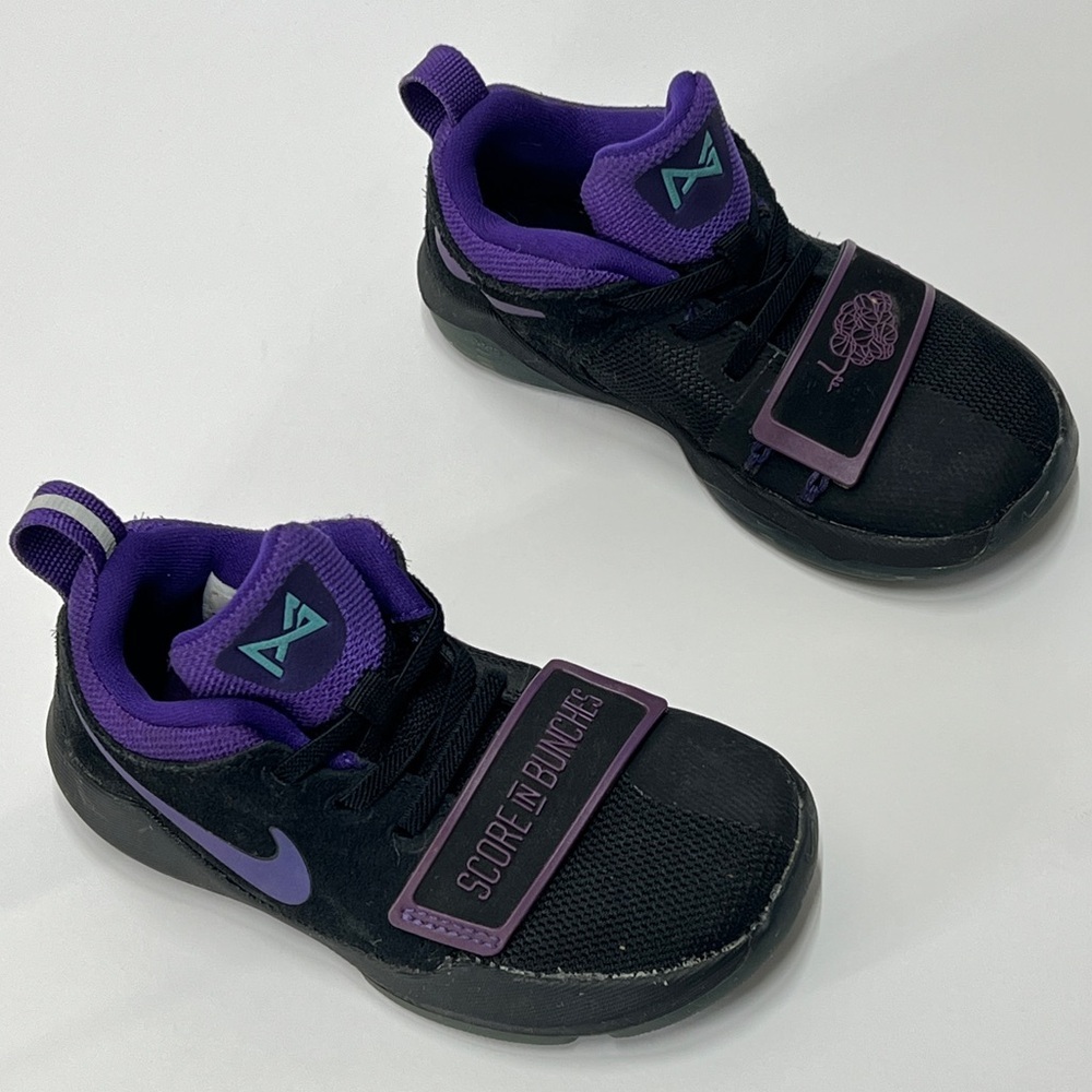 NIKE Toddlers 9C Score in bunches. Purple and black. Excellent Condition.